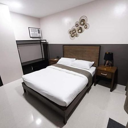 Bumble V Subic Hotel Olongapo Extérieur photo
